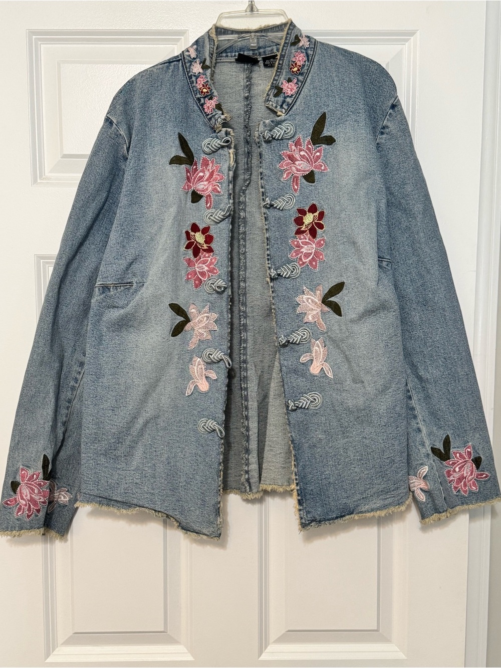 Vintage INC 90s Y2K Floral Embroidered Raw Hem Light Wash Denim Jacket 1X